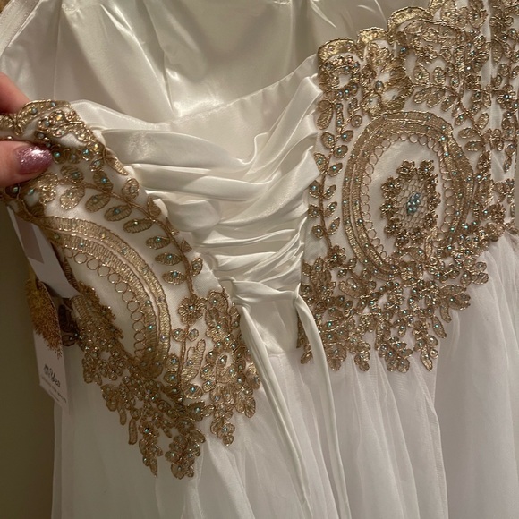 PROM DRESS never been worn brand new - Picture 7 of 9